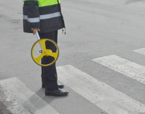 Femeie de 62 de ani, lovită de o autoutilitară